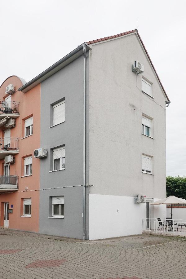 Apartman Gundulic Vinkovci Exterior photo